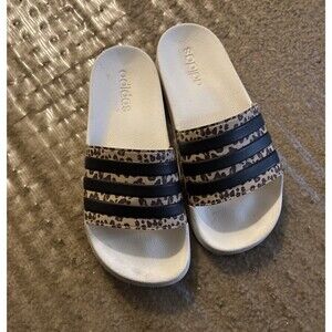 Adidas Women's Adilette Shower Slide in a leopard print Unisex Size 8 Cloudfoam